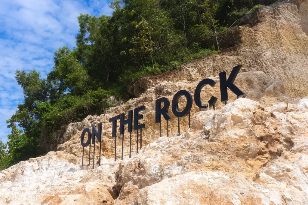 Paket On The Rock